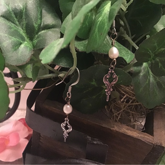 🌙[2/$44.00]🌙 Freshwater Pearls Earrings - Picture 3 of 4